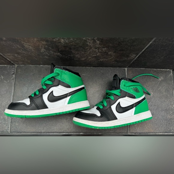 Toddler boy 9C shoe. Jordan 1 - Picture 3 of 5